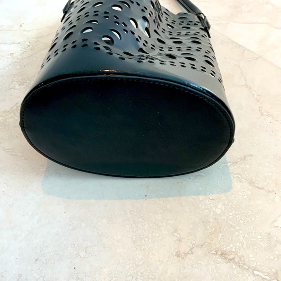 Cute, Vegan Laser Cut Black scalloped Neiman  Marcus bag - Picture 4 of 5